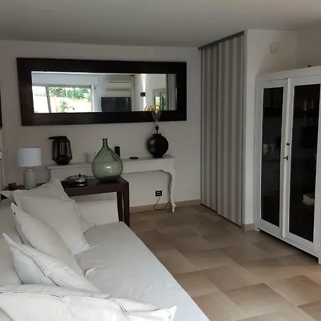 Duplex Close To Town Centre And Beaches Apartman